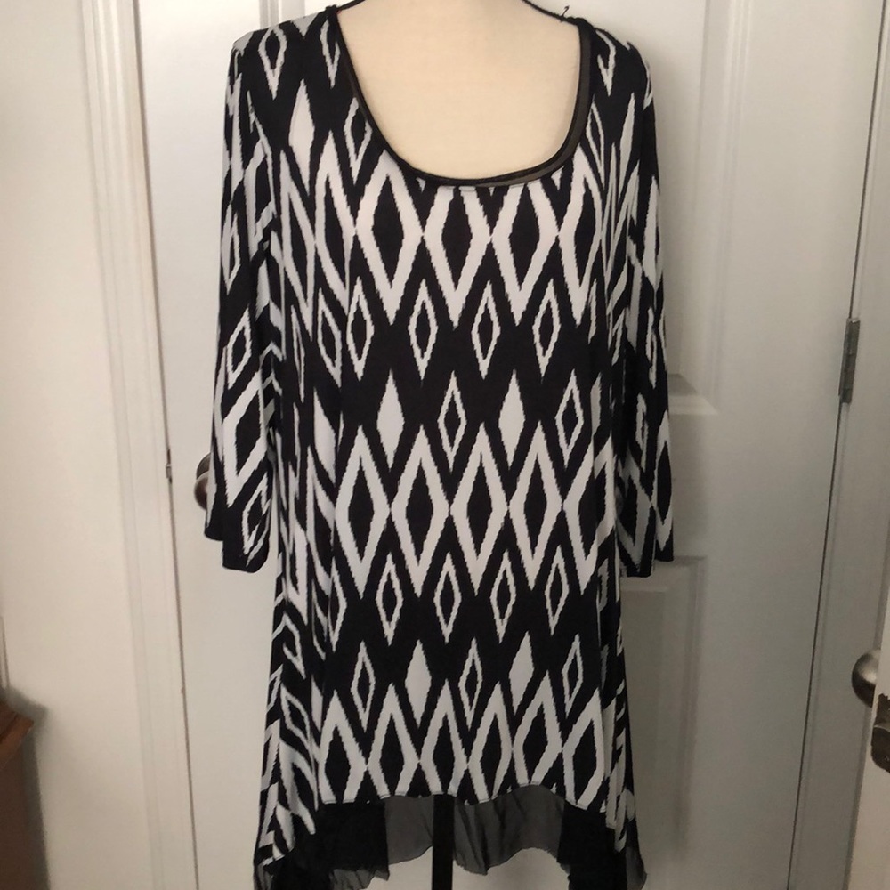 BOUTIQUE BRAND PLUS SIZE TOP SIZE 1X